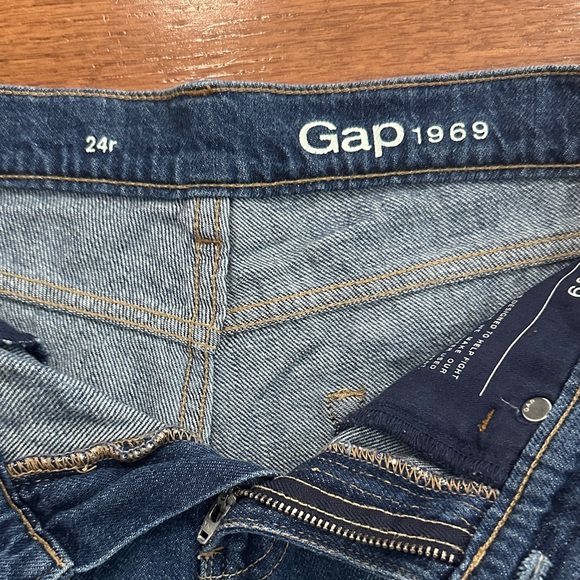 GAP Women's Dark Blue Jean Shorts - Picture 2 of 3